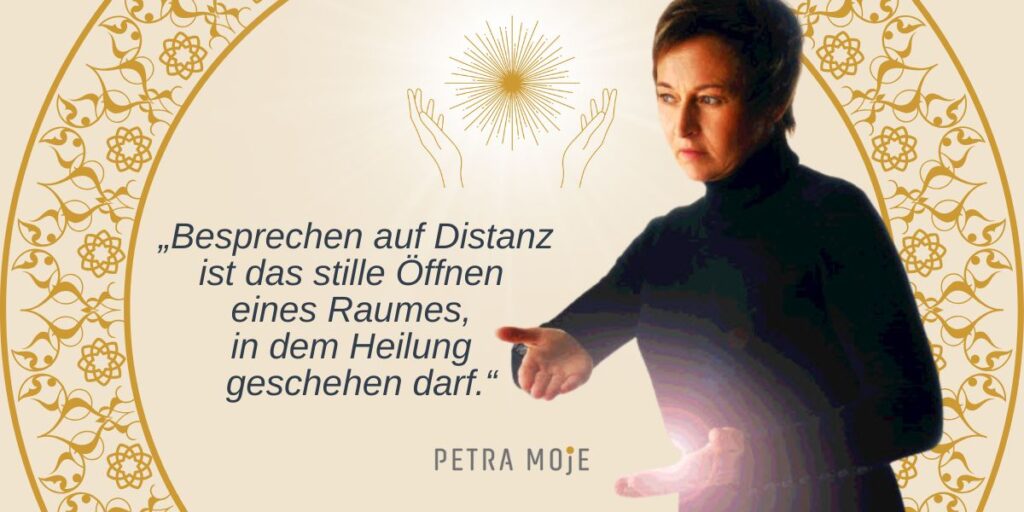 Petra Moje beim Besprechen auf Distanz – Zitatbild mit goldener Lichtsymbolik und dem Text: ‚Besprechen auf Distanz ist das stille Öffnen eines Raumes, in dem Heilung geschehen darf.‘
