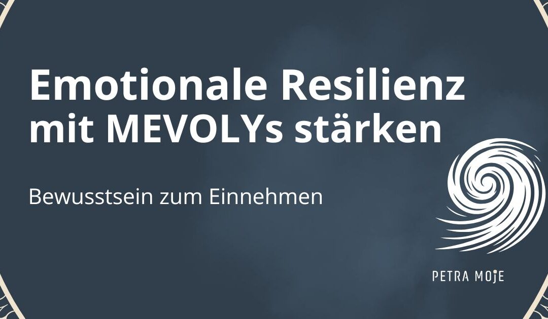 Dunkelblauer Hintergrund mit seitlichen Ornamenten und dem Schriftzug "Emotionale Resilienz mit MEVOLYs stärken" Petra Moje