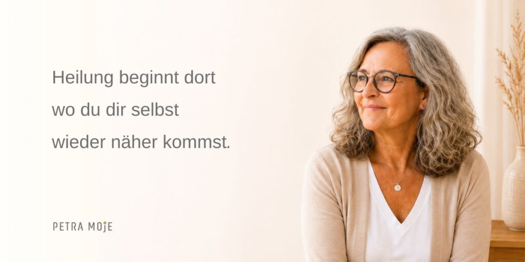 Porträt von Petra Moje mit Zitat über innere Heilung, Selbstfürsorge und persönliche Entwicklung.