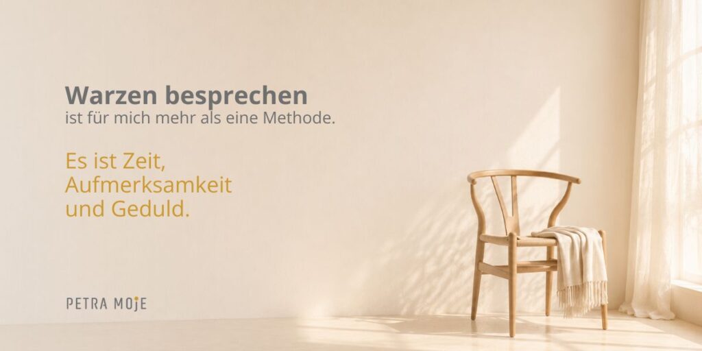 Warzen besprechen: Zeit, Geduld, Aufmerksamkeit gehören zur Methode des Warzen Besprechens von Petra dazu. Es ist die traditionelle Methode des Besprechens von Warzen. ein heller, ruhiger Raum mit Holzstuhl am Fenster.