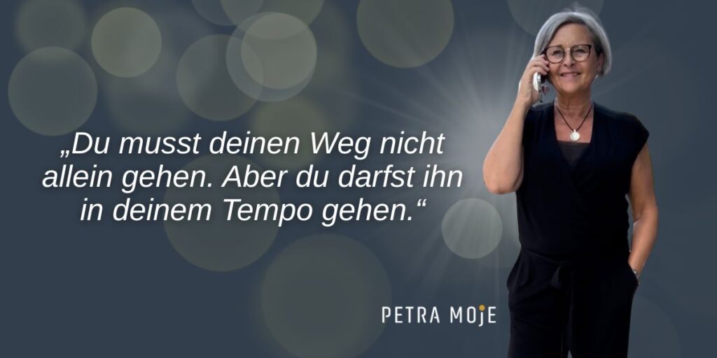 „Petra Moje mit Zitat: Du musst deinen Weg nicht allein gehen – aber du darfst ihn in deinem Tempo gehen“